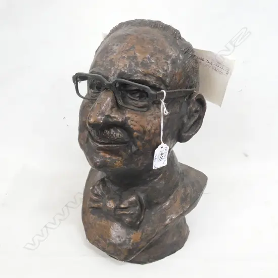 CERAMIC BUST OF SIR DOVE-MYER ROBINSON H.360mm
