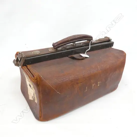 OLD LEATHER DOCTORS BAG W.420mm