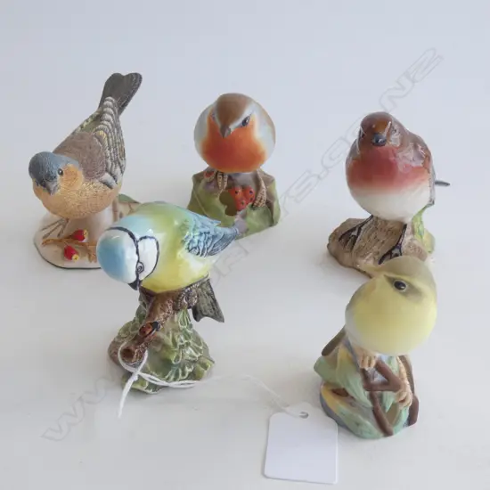 5 PORCELAIN BIRDS; 2 R/WORCESTER, 3 BESWICK H.65mm