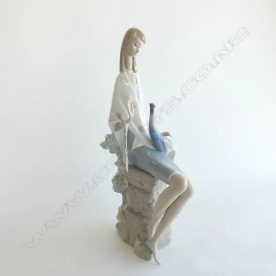 LLADRO 'GIRL WITH PHEASANT' H.420mm