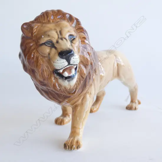 BESWICK LION L.220mm