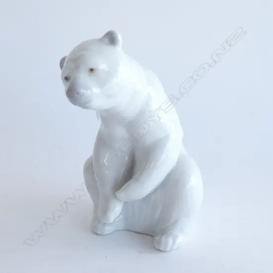 LLADRO #1208 RESTING POLAR BEAR H.110mm