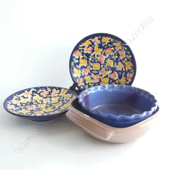 3 NZ POTTERY BOWLS - SIGNED  (DIA 220MM) + 1 SIGNED 'SCHEIER' 