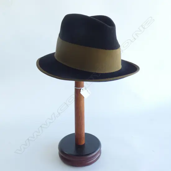 BLACK FELT FEDORA HAT ON STAND H.410mm