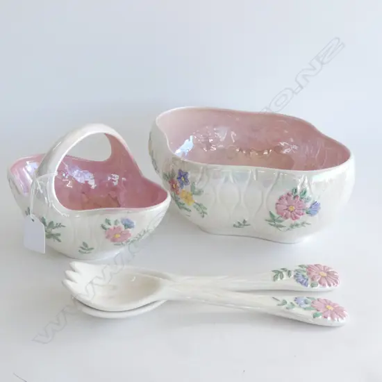 2 PCES MALING APPLE BLOSSOM; BASKET & BOWL L.235mm