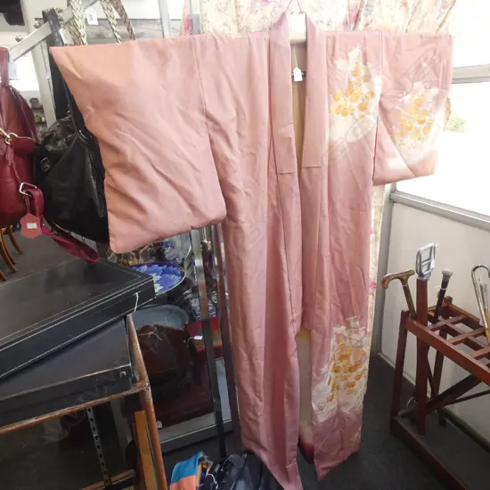 VINTAGE FULL LENGTH JAPANESE SILK KIMONO - DUSTY PINK - YELLOW/ORANGE FLORAL HEM - CREAM LINING