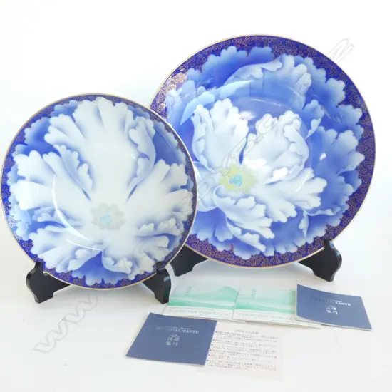 PR FUKAGAWA PORCELAIN DISPLAY PLATES & STANDS (DIA  270 & 370MM)