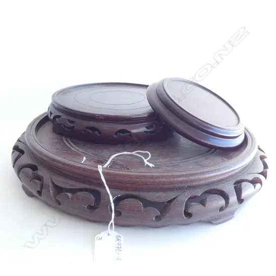 3 ASST WOODEN VASE STANDS. LARGEST DIA  320MM