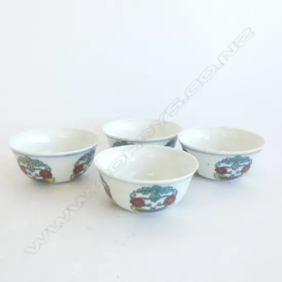 4 CHINESE TEA BOWLS 85mm