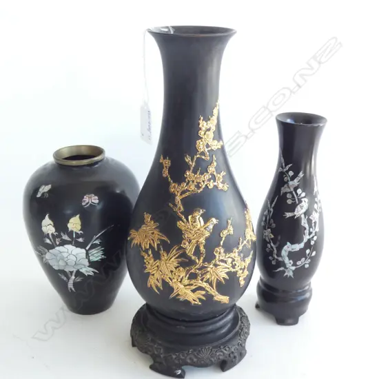 3 ORIENTAL BLACK LAQUER VASES w. MOP INLAY ETC H.300mm