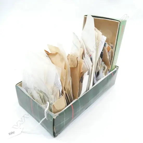 BOX NZ STAMPS - LOOSE 