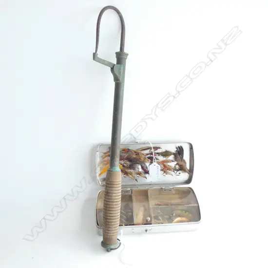 FISHING GAFF L.440mm + TIN CASE OF FLIES