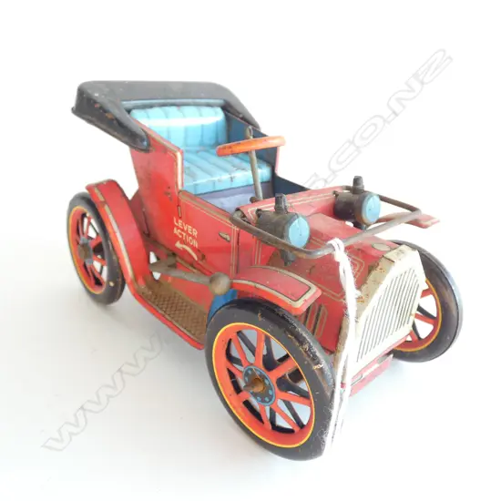 TRADEMARK TOYS TIN PLATE VINTAGE CAR CRANK ACTION 