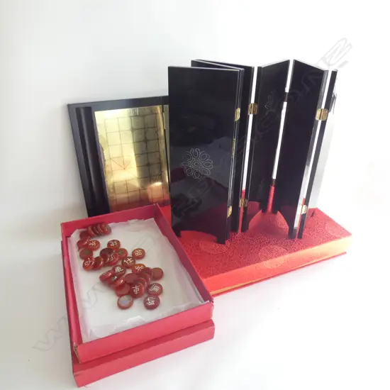 ORIENTAL 6 PANEL TABLE SCREEN - BLACK & FLORAL LACQUER L 710 X H 345MM = ORIENTAL GAME BOARD & MARKERS