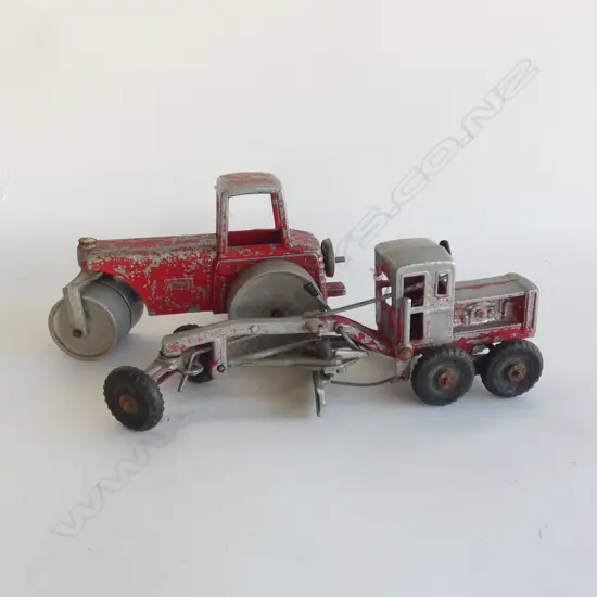 2 OLD FUNHO TOYS ROLLER & GRADER. Longest 270mm