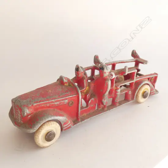 FUN HO RED FIRE TRUCK  L. 225MM  WEAR TO RED PAINT 