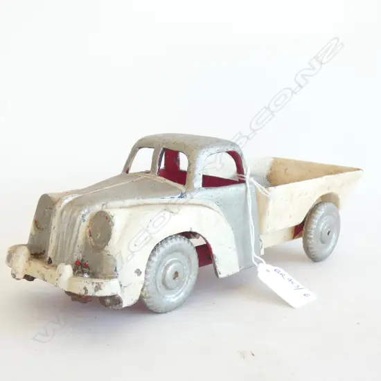 FUN HO WHITE PAINTED TRUCK L.255mm