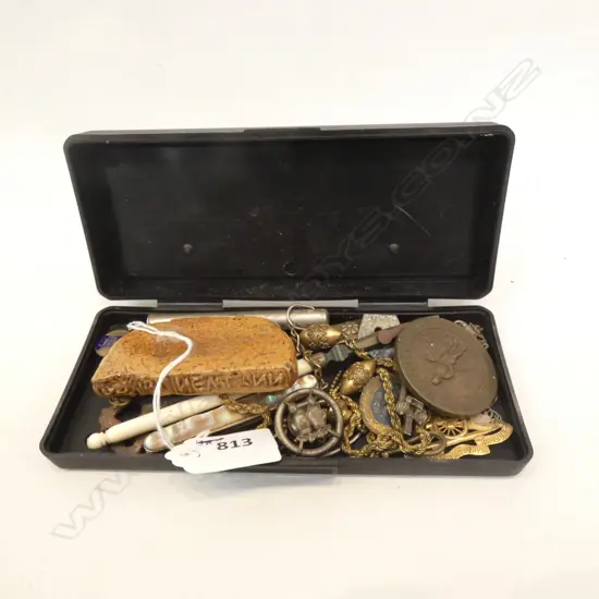 CRUM NEW LYNN POTTERY MAKER'S STAMP & COLLECTION ASST NZ BADGES, TOKENS, ETC 