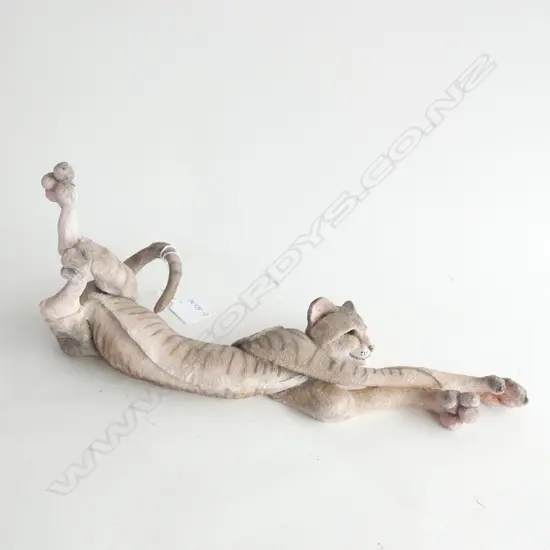 COUNTRY ARTISTS 'A BREED APART' CLEO CAT L. 360MM