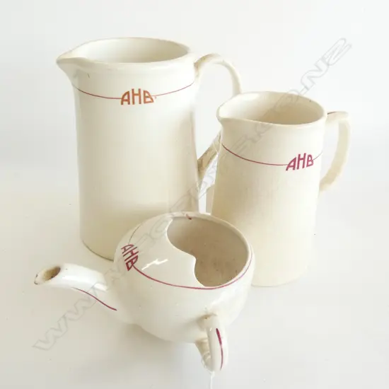 3 AUCKLAND HOSPITAL BOARD CRESTED WARE - 2 JUGS (TALLEST H. 170MM)  & 1 INVALID SIPPER 
