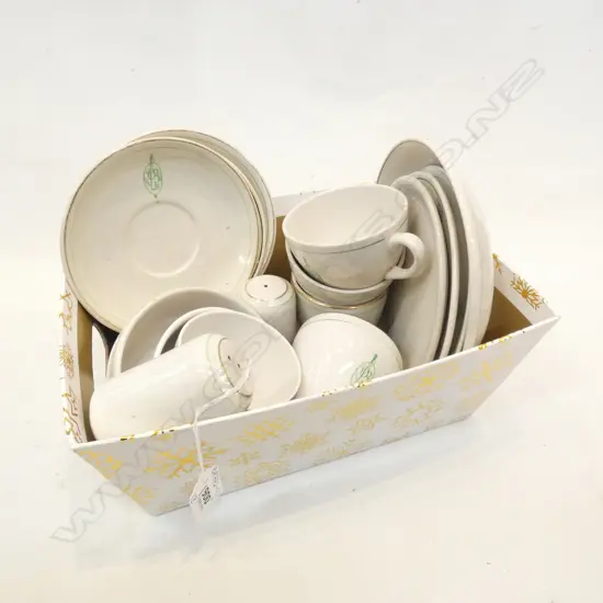 18 PCS CROWN LYNN DB CO. CRESTED DINNER WARE 