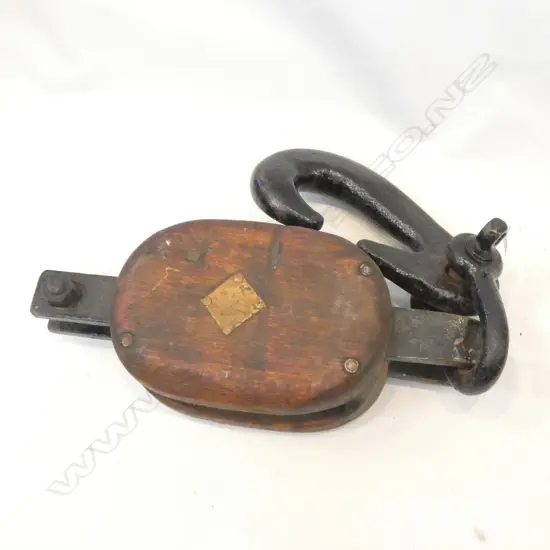 LARGE OLD WOOD & IRON BLOCK w. HOOK L.800mm