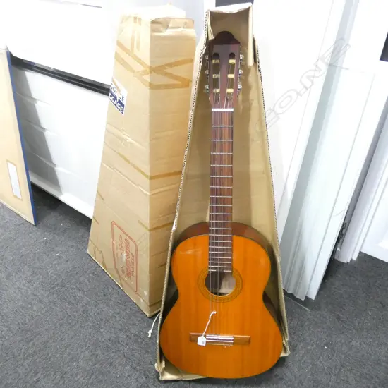 YAMAHA 'ETERNA' ACOUSTIC GUITAR L.990mm 