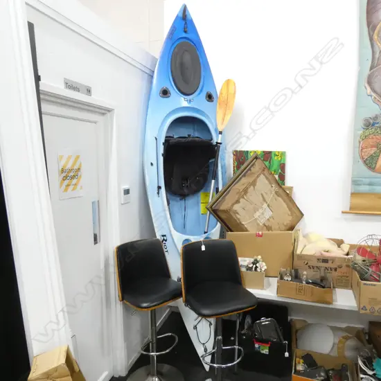 'RIOT' BLUE PLASTIC KAYAK L.3070mm