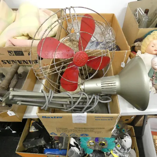 BOX LOT VINTAGE FAN & ANGLEPOISE LIGHT 
