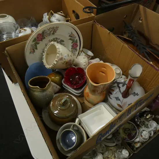 BOX LOT ASST. CHINA; BESWICK JUG, DISPLAY PLATES, ART GLASS ETC