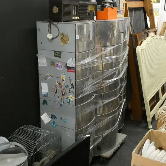 CONTEMPORARY CURVED ALUMINIUM CABINET