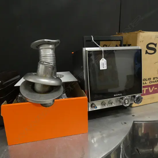 SM PORTABLE SONY TV - 900UA 