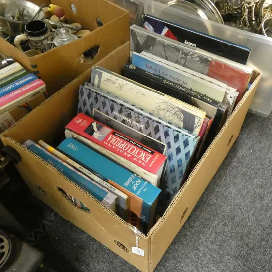 LG BOX NZ HISTORY & INTEREST BOOKS 