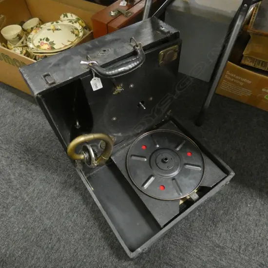 C. 1930 BRUNSWICK GRAMOPHONE, CASED W.395mm