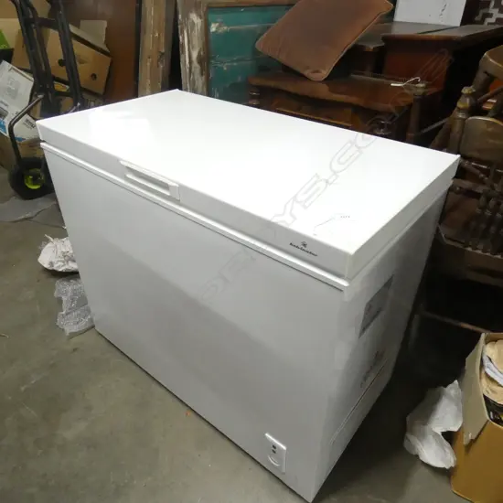 KELVINATOR CHEST FREEZER - 200 LITRE - CLEANED & CHECKED L 980X550X820MM