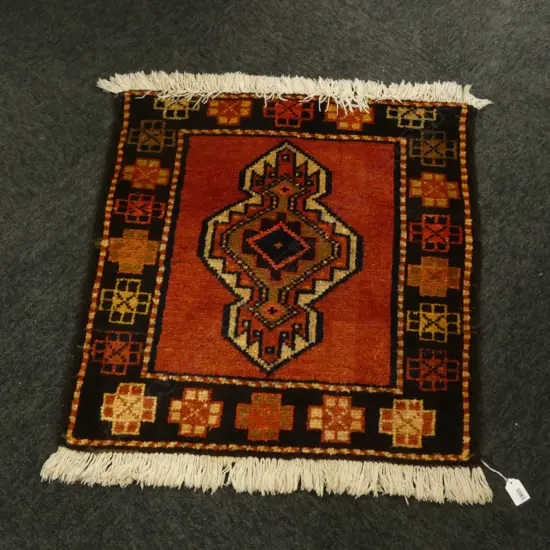 (92C) PERSIAN HAMADAN HAND KNOTTED RUG 620x610mm