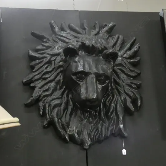LG BLACK PAINTED PAPIER MACHE LIONS HEAD DIA 800MM