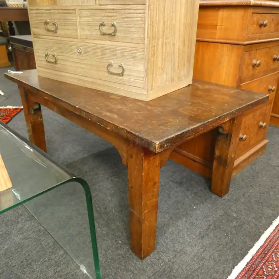RUSTIC LOW OAK COFFEE TABLE - PEG CONSTRUCTION