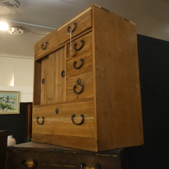 VINTAGE SM JAPANESE WOODEN TANSU CHEST - 6 DRAWER & SLIDING CUPBOARDS 556 X 280 X 570MM (SOME PANELS BEEN REPLACED)
