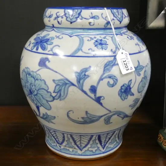BLUE & WHITE POTTERY VASE H. 270MM