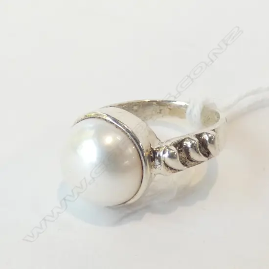 PEARL & 925 SILVER RING
