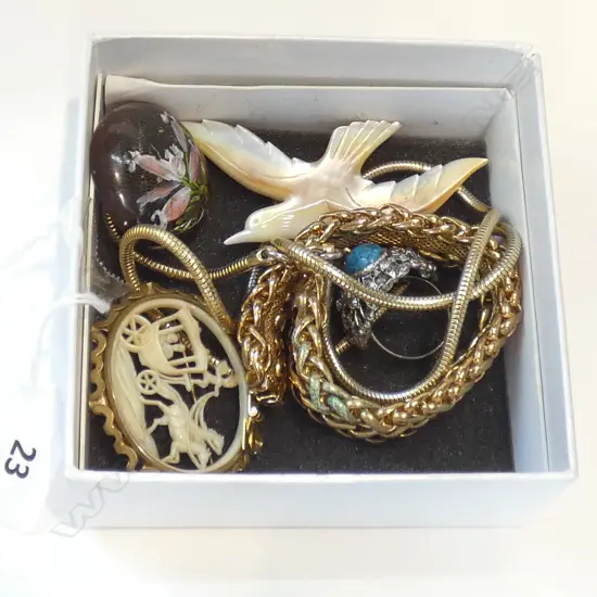 BAG ASST JEWELLERY; RING / BROOCHES ETC.