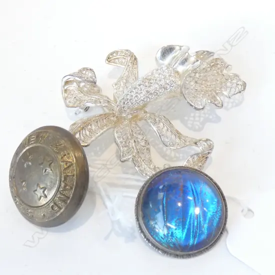 STG SILVER FILIGREE BROOCH + SILVER BACKED BROOCH & OLD NZ FORCES BUTTON