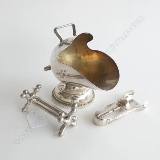 SILVER PLATE 3 ARM CANDELABRA H. 260MM / SUGAR BOWL /STG TONGS / SCOOP & KNIVE RESTS