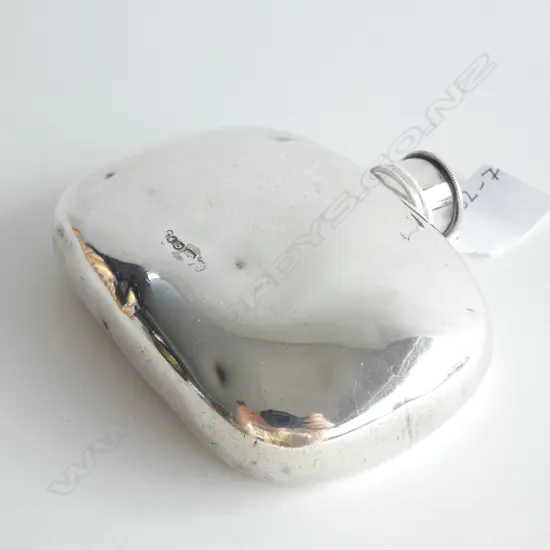(16170) STG SILVER HIP FLASK H. 92MM WEAR TO HALLMARK 118GMS