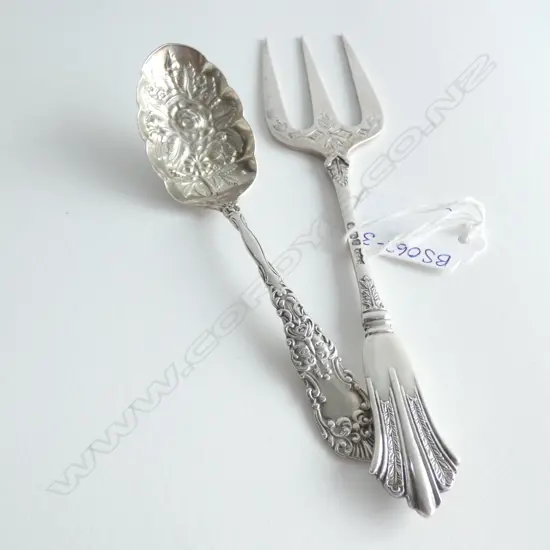 ORNATE SILVER SUGAR SPOON & ART NOUVEAU SERVING FORK (SHEFFIELD 1925)47GMS