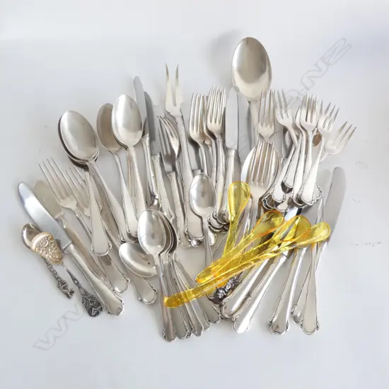 BAG MOSTLY FRIODUR PART CUTLERY SET + OTHERS