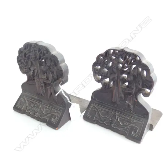 PR ORIENTAL CARVED WOODEN BOOK ENDS H. 155MM