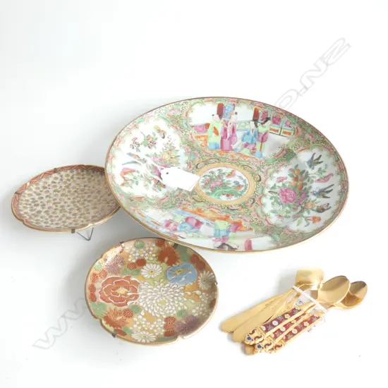 OLD FAMILLE ROSE PLATE (DIA  117MM) 2 MINIATURE ORIENTAL PLATES (DIA 95MM) + 6 GOLD PLATE & ENAMEL COFFEE SPOONS