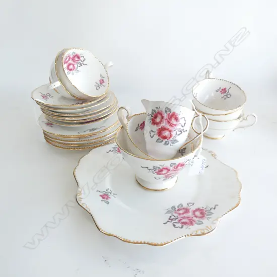 ROYAL STANDARD CAMEO ROSE 21 PCE TEASET